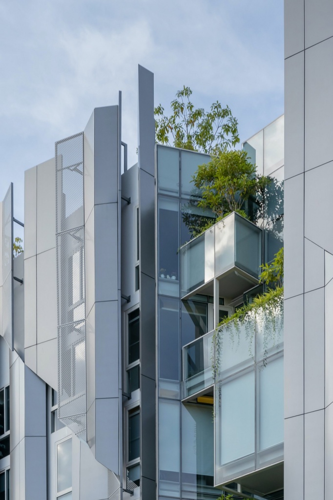 Офис в Бангкоке: как с помощью облицовки здания можно снизить перегрев внутренних помещений