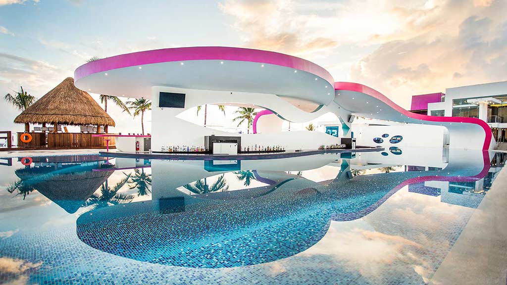 Как выглядит отель Temptation Cancun Resort, спроектированный Karim Rashid