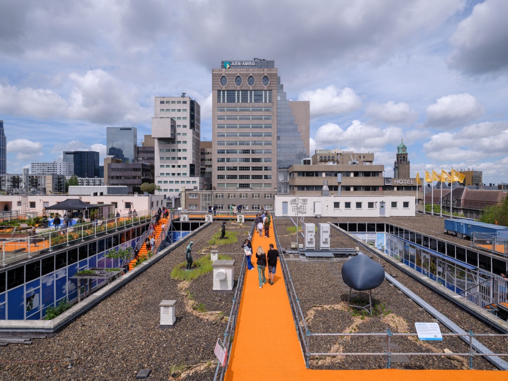 Для любителей гулять по крышам: пешеходная инсталляция от MVRDV