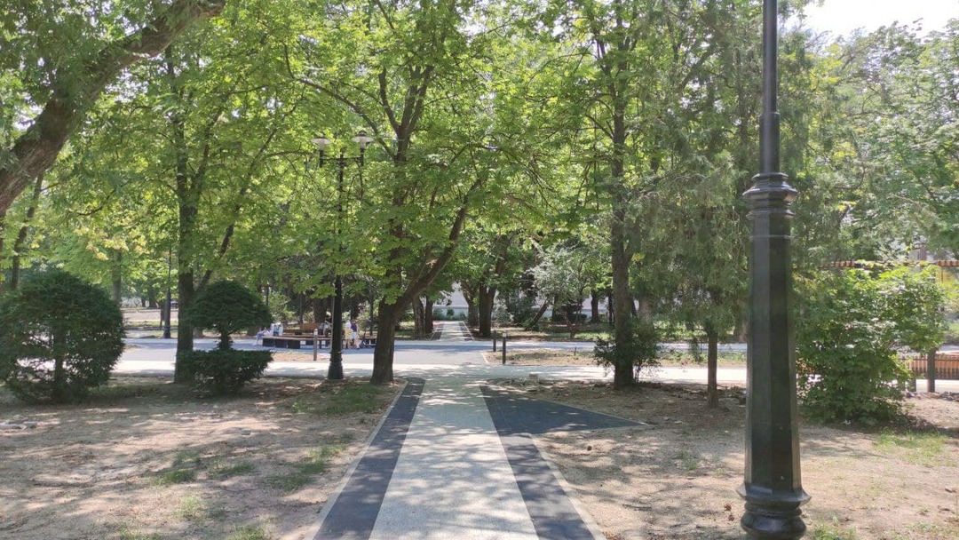 Сквер «Городской сад» в Феодосии, 2021 г.